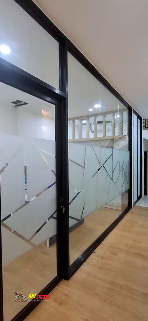 jasa pemasangan sticker kaca sandblast bali