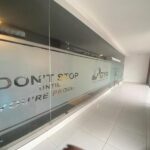 jasa pasang sticker sandblast bali